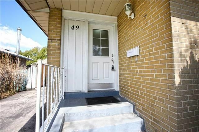 Property Photo:  49 Alexandria Cres  ON L6T 1N2 