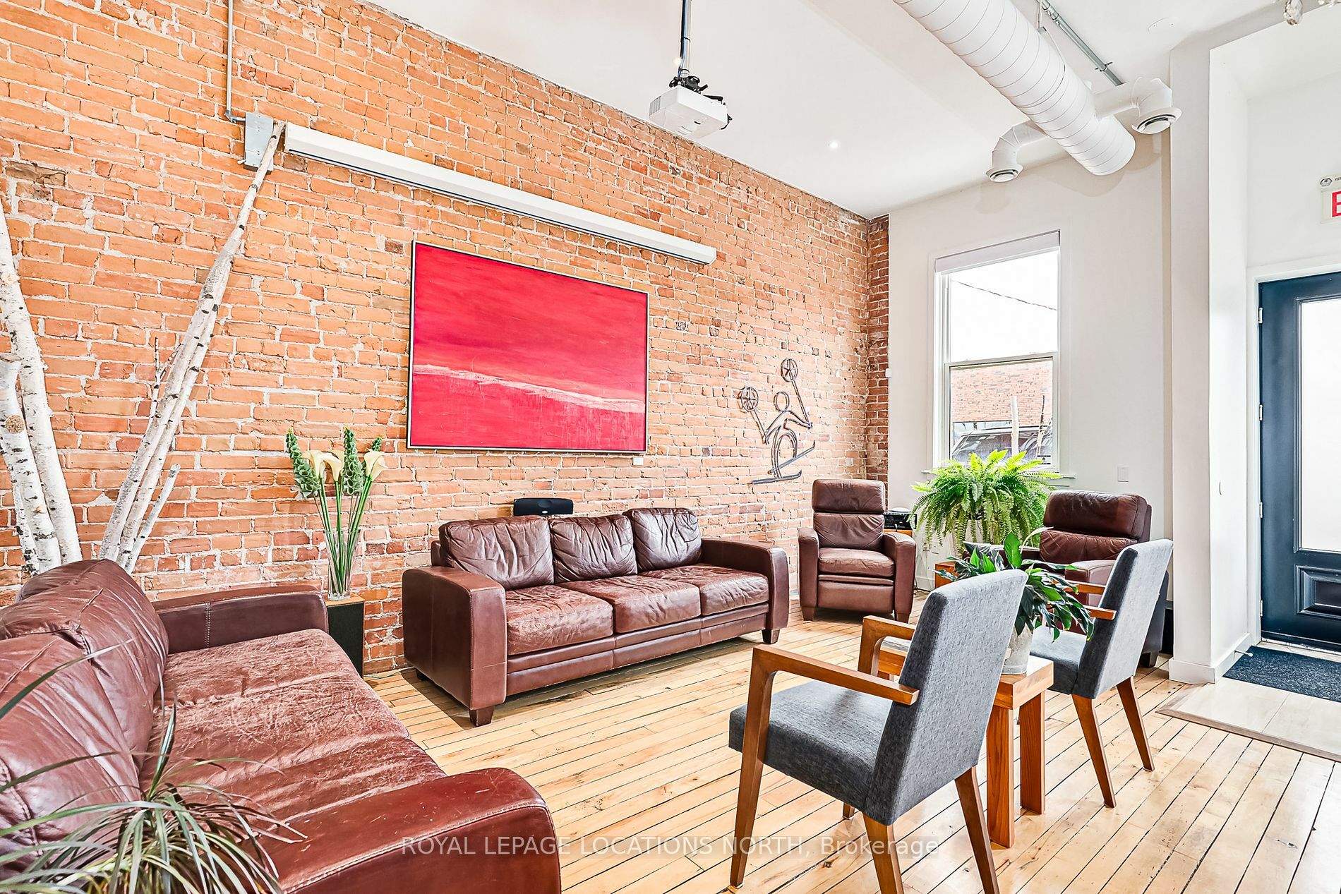 Property Photo:  31 Simcoe St  ON L9Y 1H5 