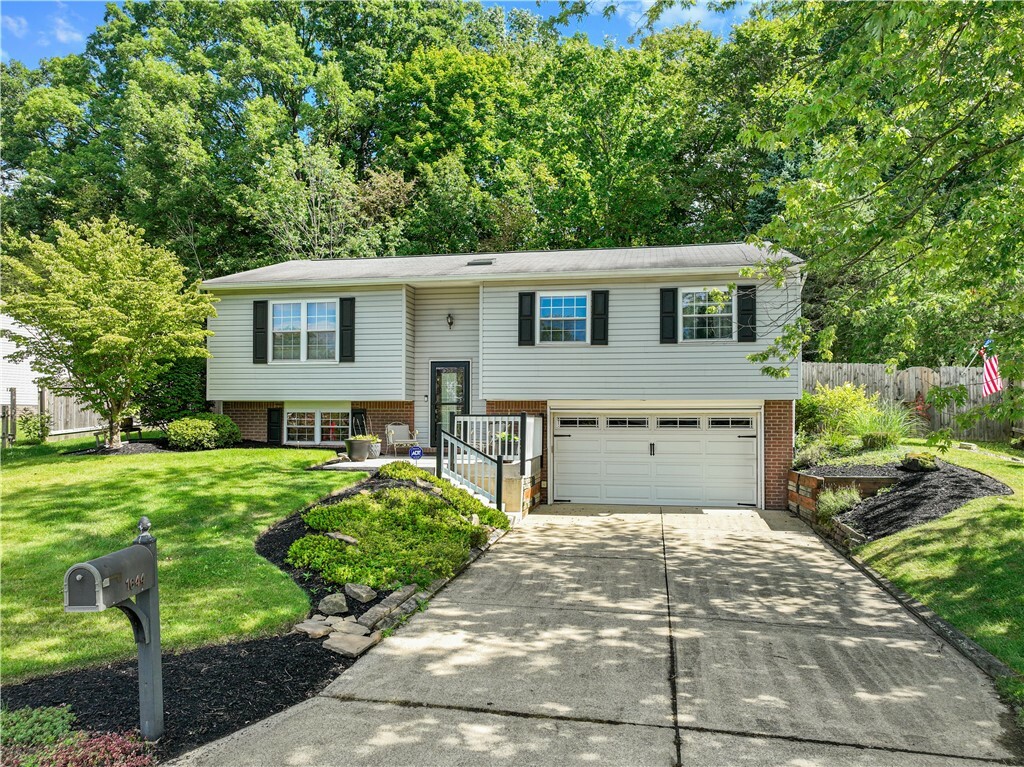 Property Photo: 1644 Harvest Hill Drive PA 15239