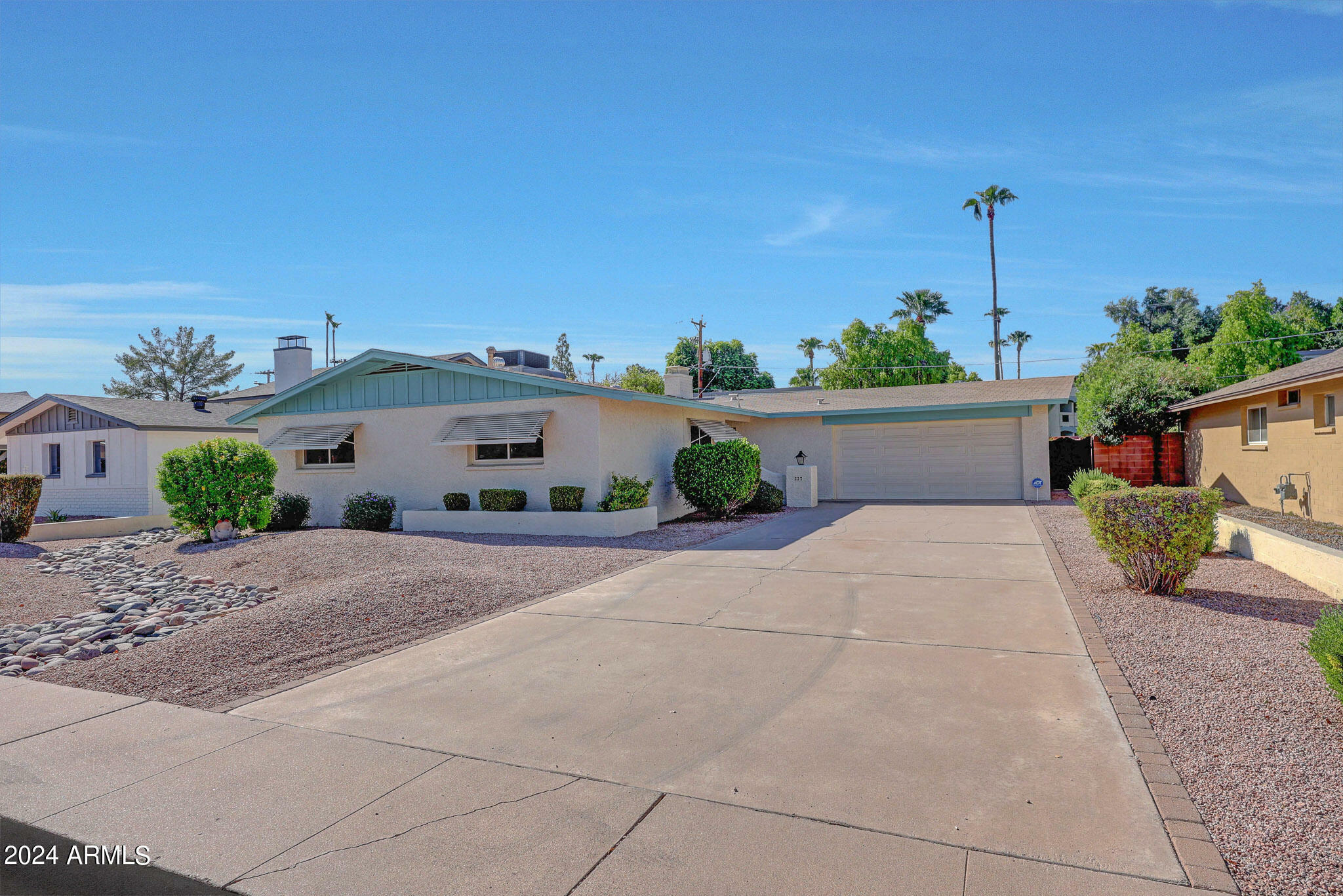 Property Photo:  227 E Ellis Drive  AZ 85282 