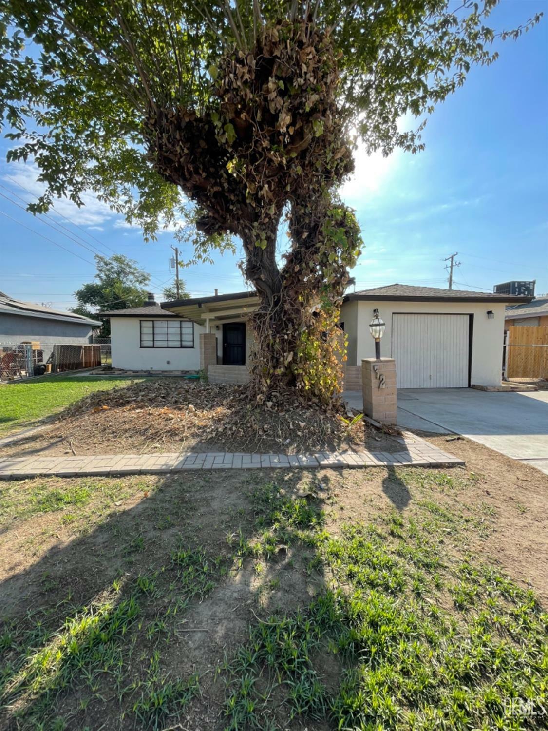 3212 S P Street  Bakersfield CA 93304 photo