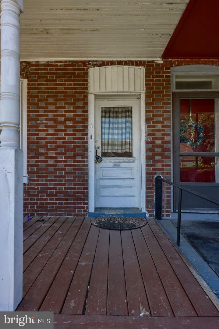 Property Photo:  868 N Queen Street  PA 17603 