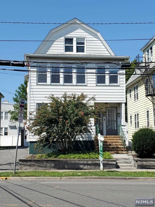 Property Photo:  130 Broughton Avenue Apt B  NJ 07003 