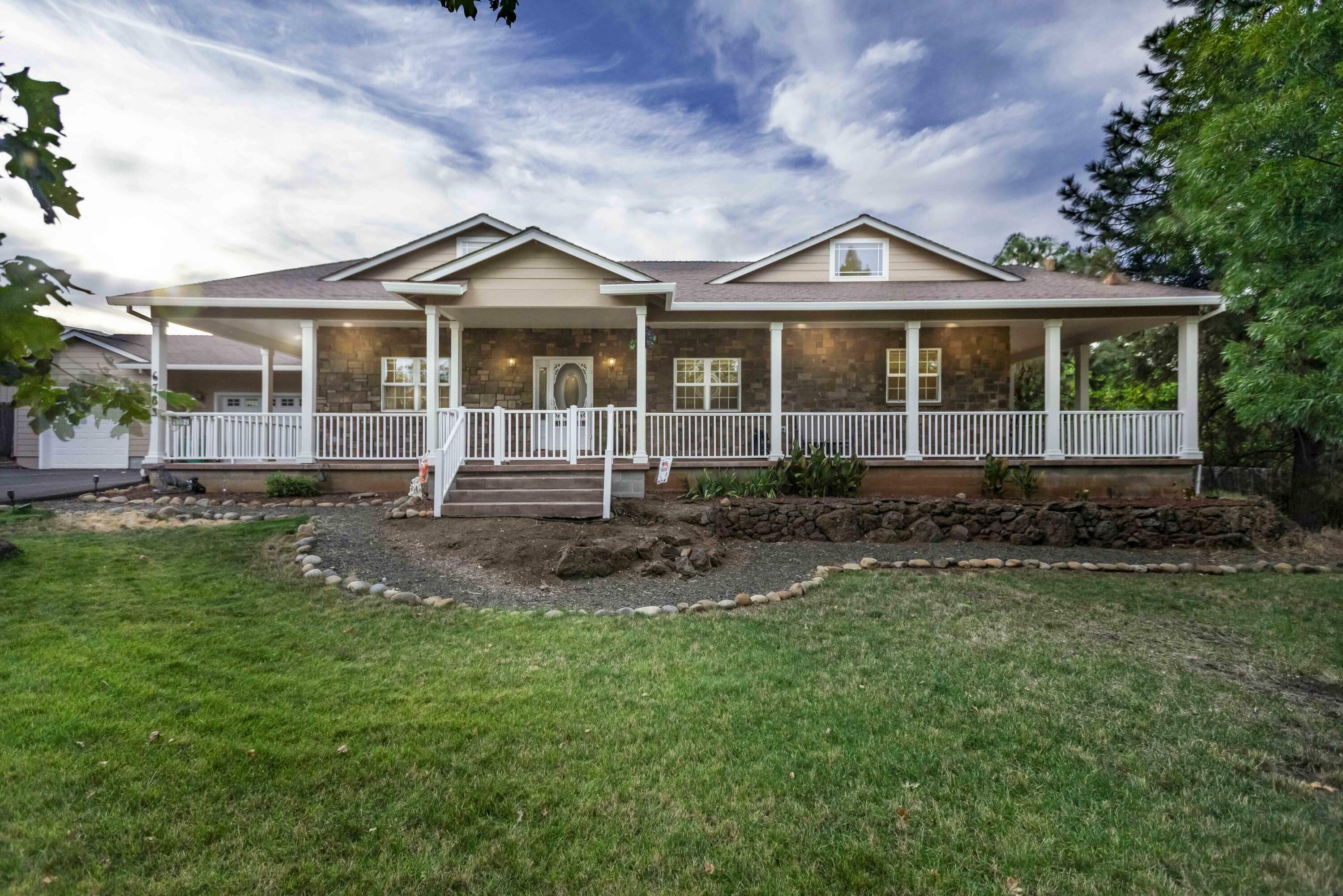 Property Photo: 6783 Rogue River Drive OR 97539