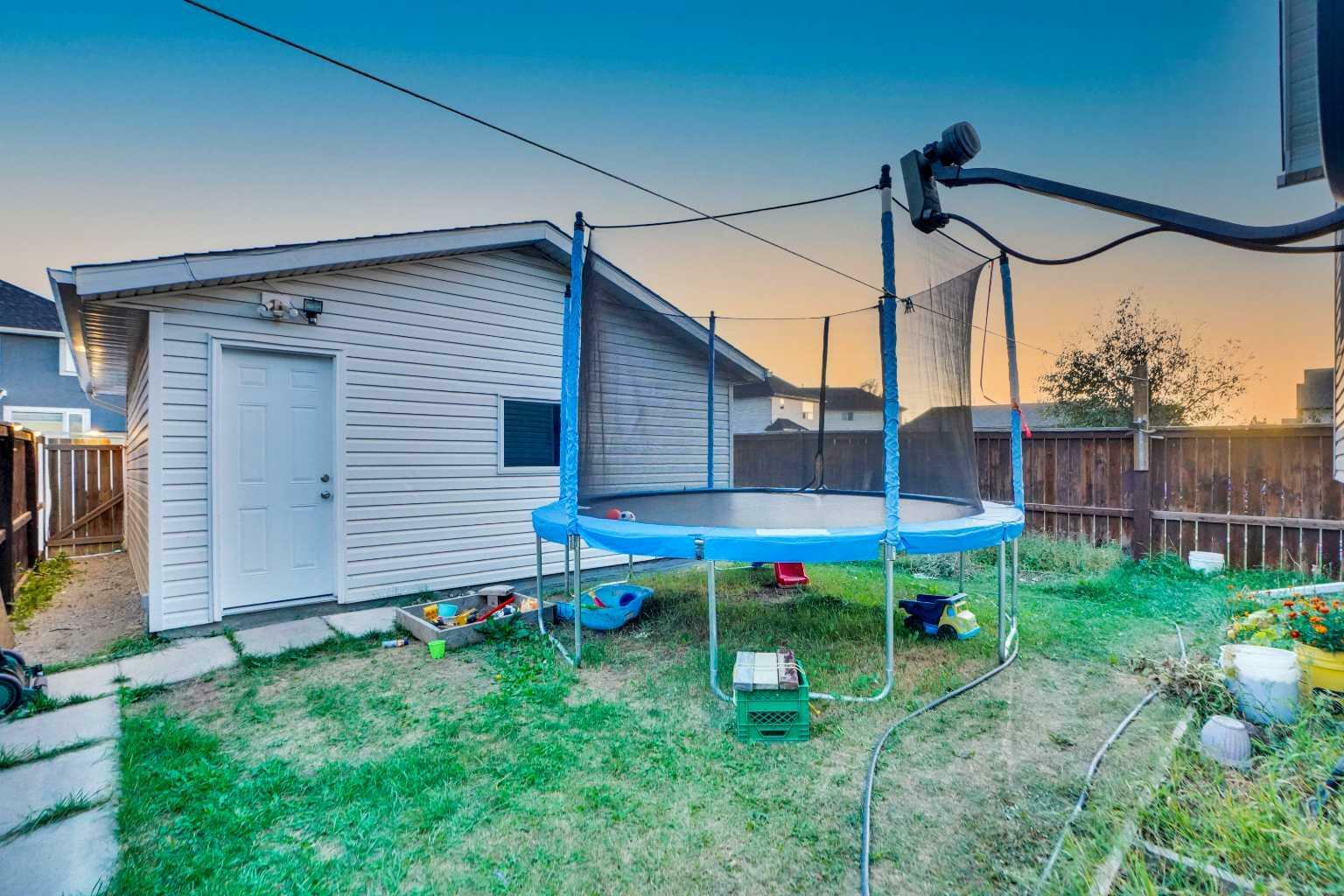 Photo de la propriété:  35 Taralea Gardens NE  AB T3J 4W4 