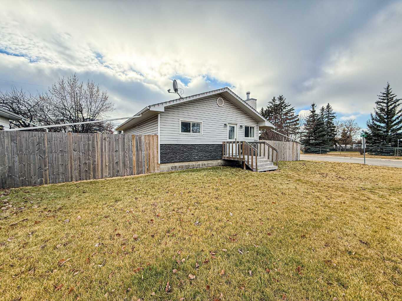 Property Photo:  5517 50 Street  AB T4H 1J1 