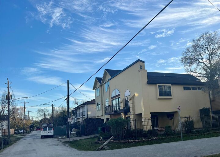 Property Photo:  417 Malone Street  TX 77007 