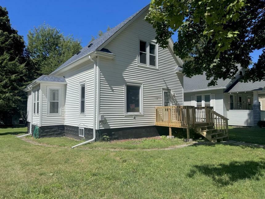 Property Photo:  112 6th Ave SE  IA 50662 