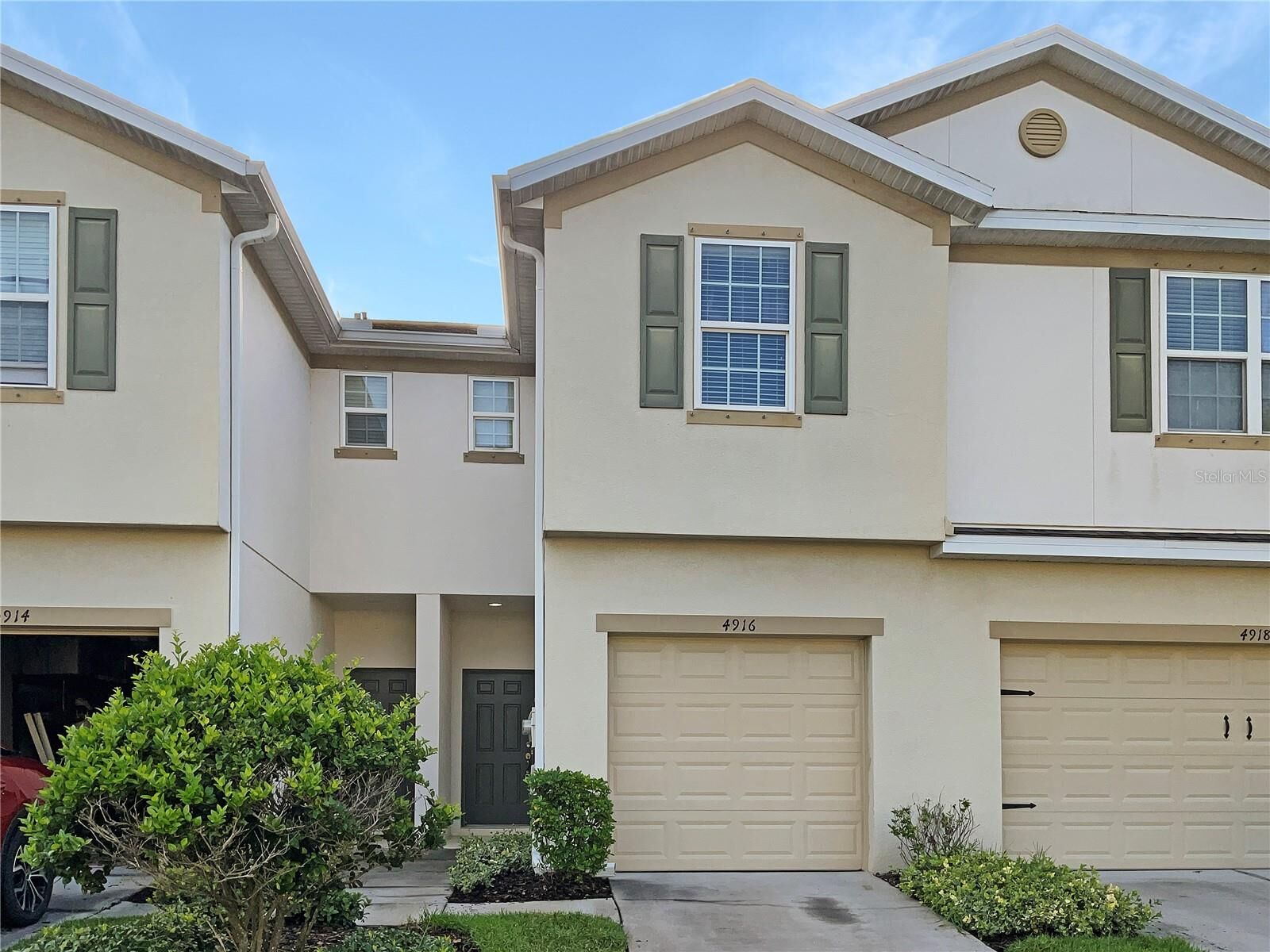 Property Photo:  4916 White Sanderling Court  FL 33619 