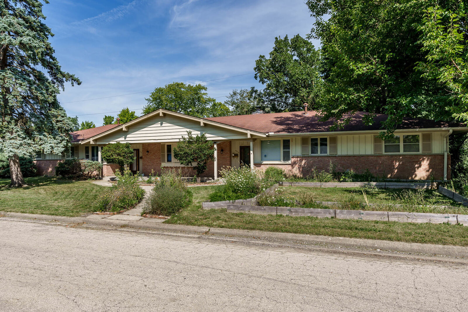 Property Photo: 4804 Flintridge Court IL 61107