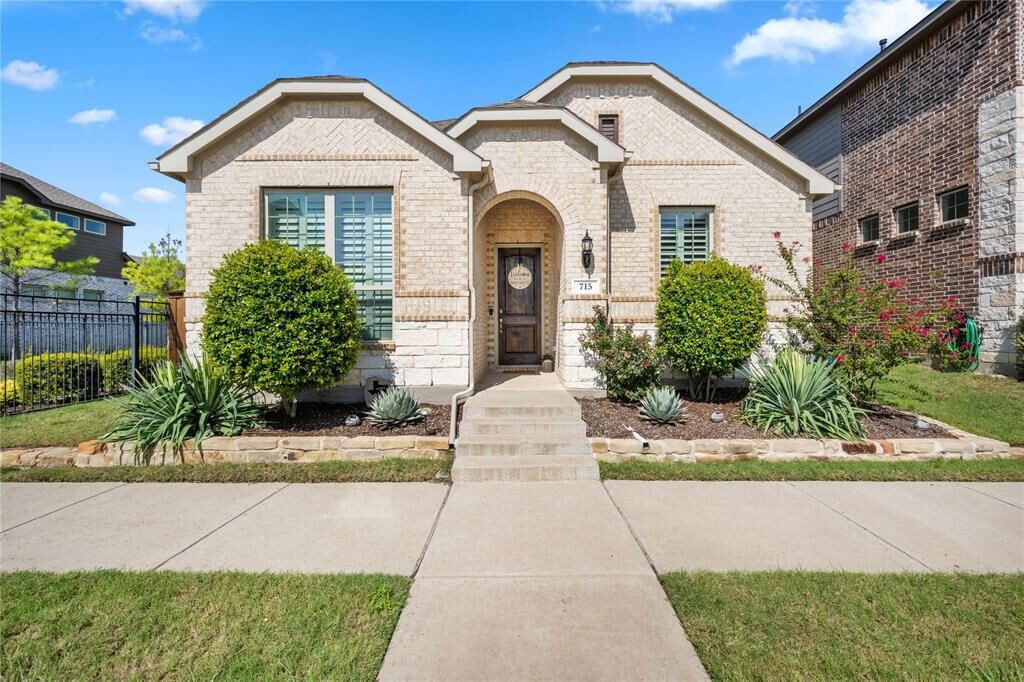 Property Photo:  715 Waterbrook Parkway  TX 76226 