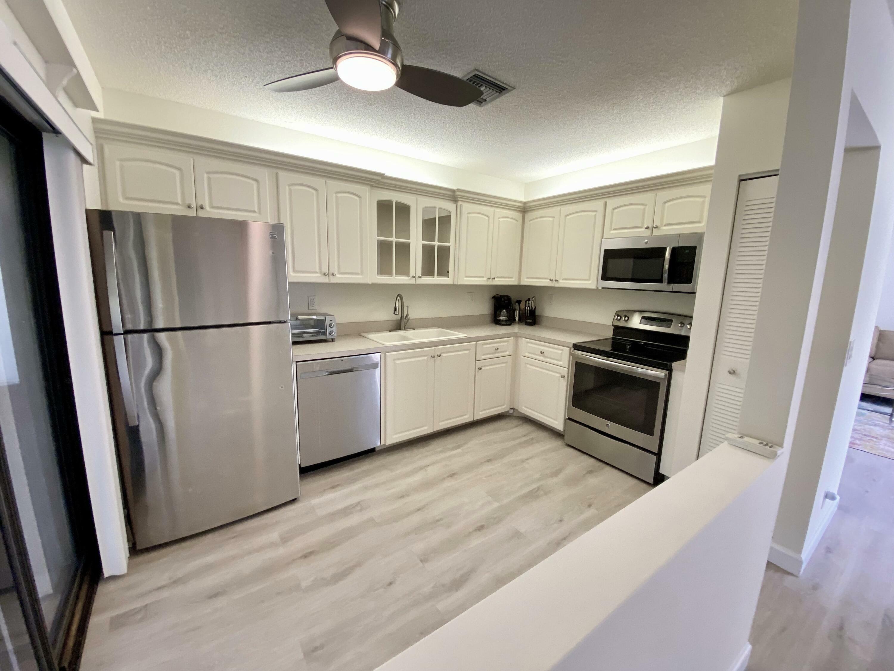 Property Photo:  5304 Mirror Lakes Boulevard  FL 33472 