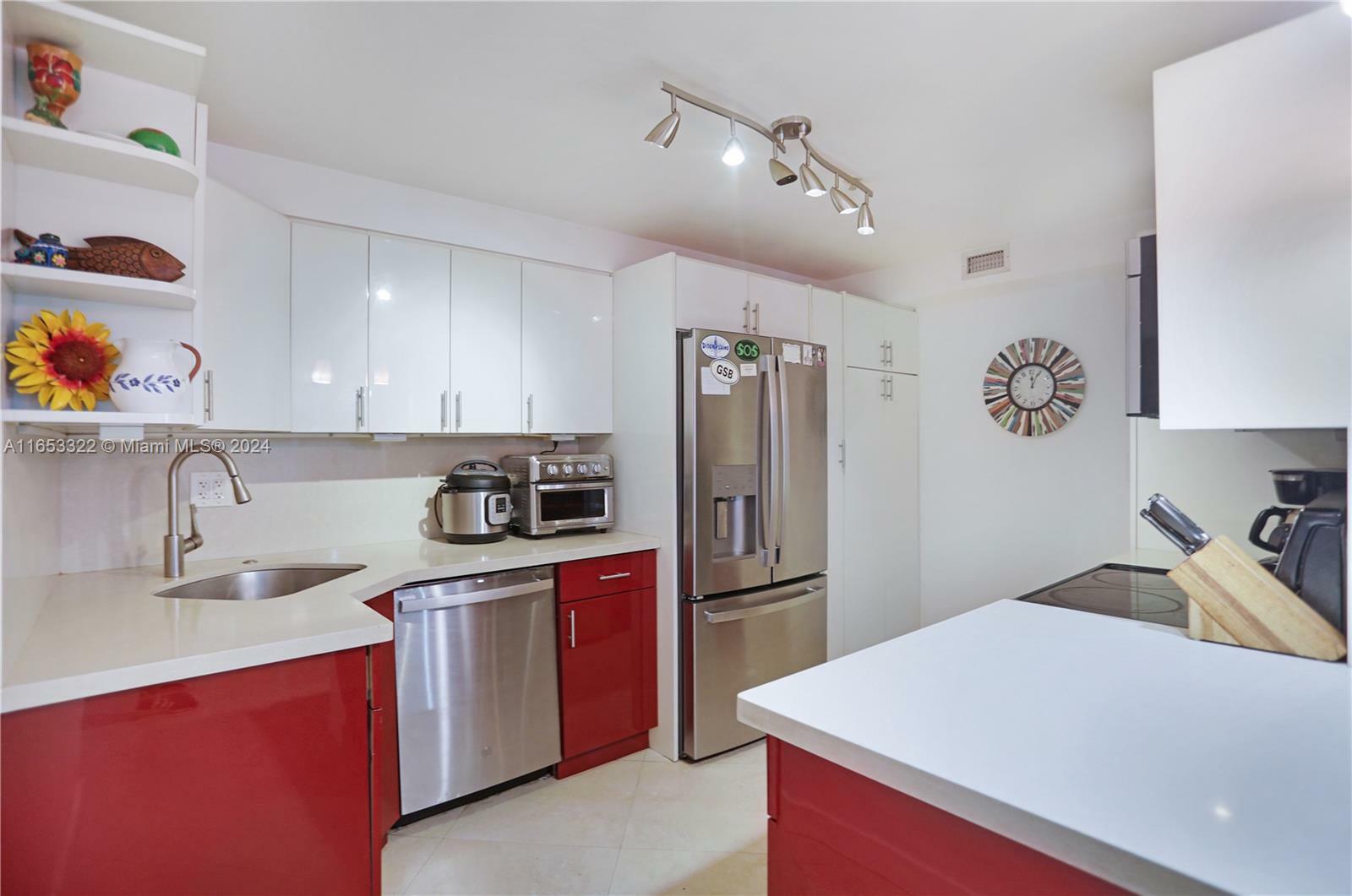 Property Photo:  2457 Collins Ave 207  FL 33140 