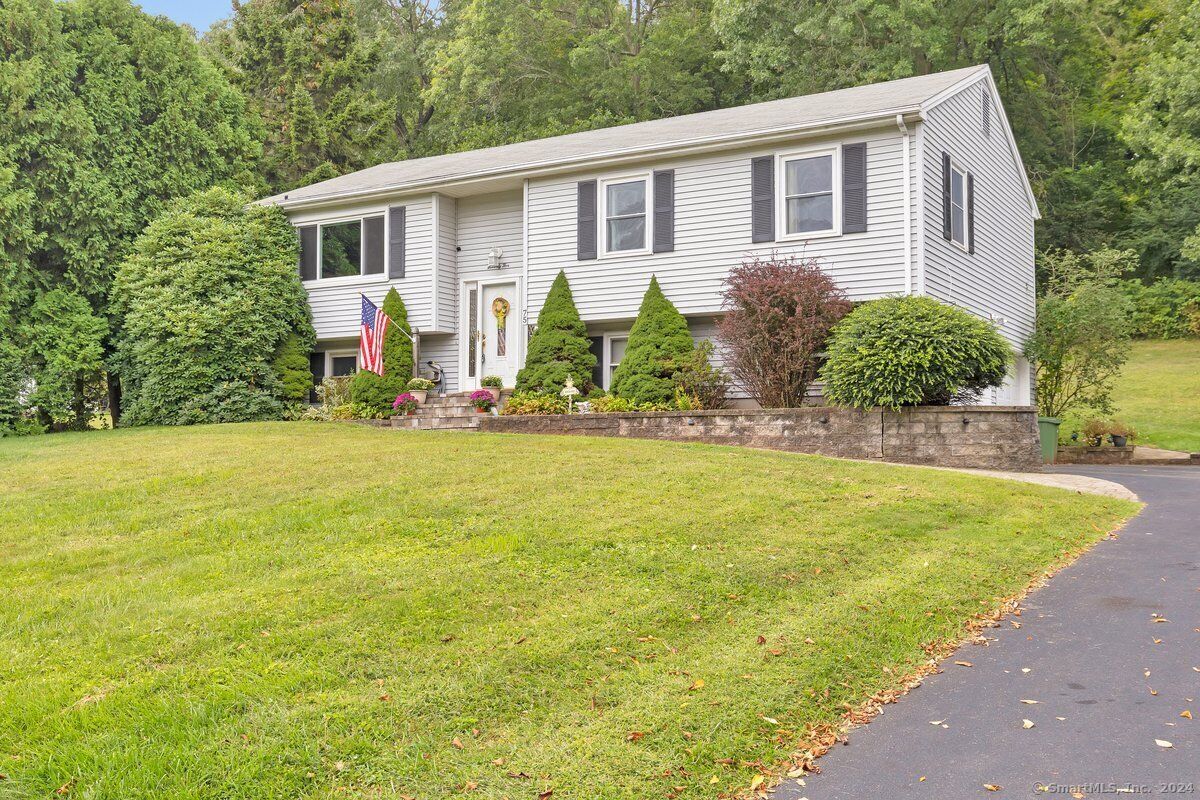 Property Photo:  75 Knox Boulevard  CT 06457 
