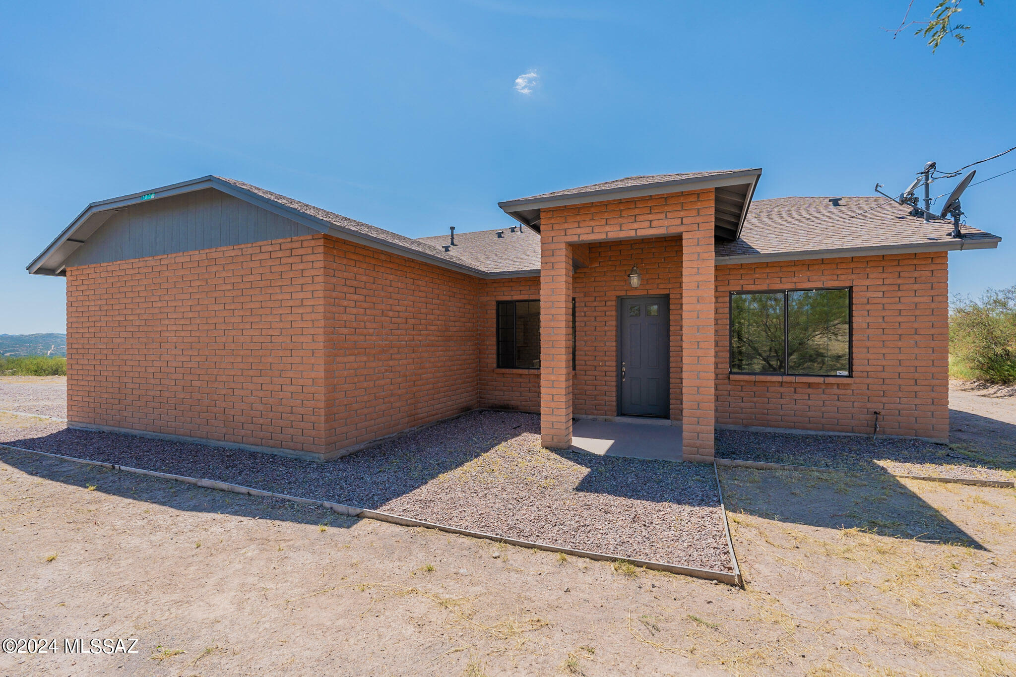 Property Photo:  1028 Calle Cumpas  AZ 85648 