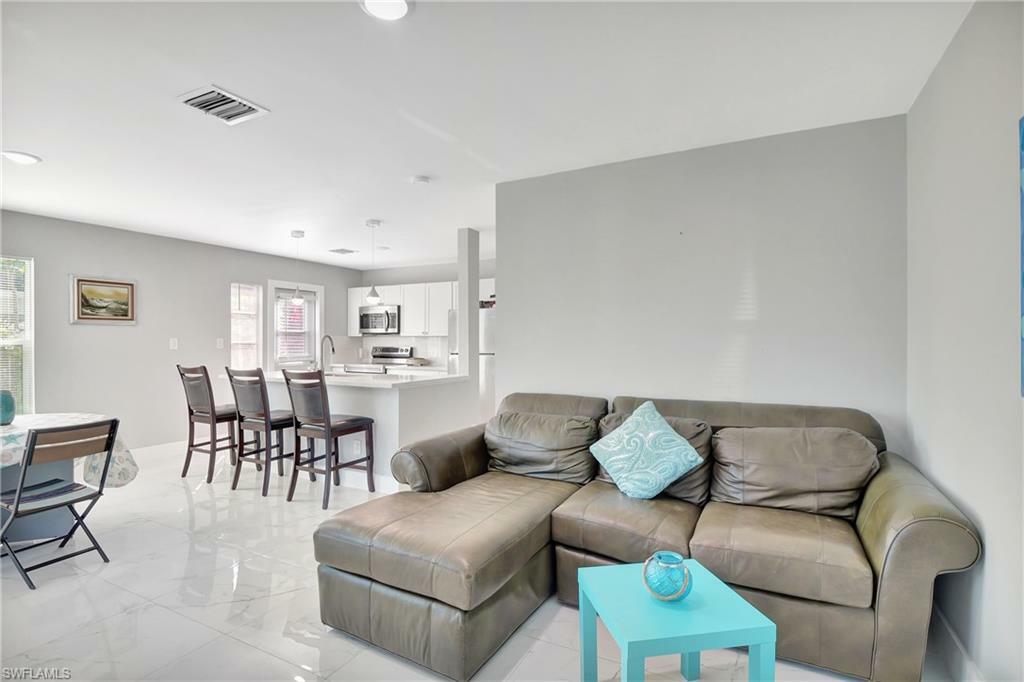 Property Photo: 37 Hamlin Ct FL 33936