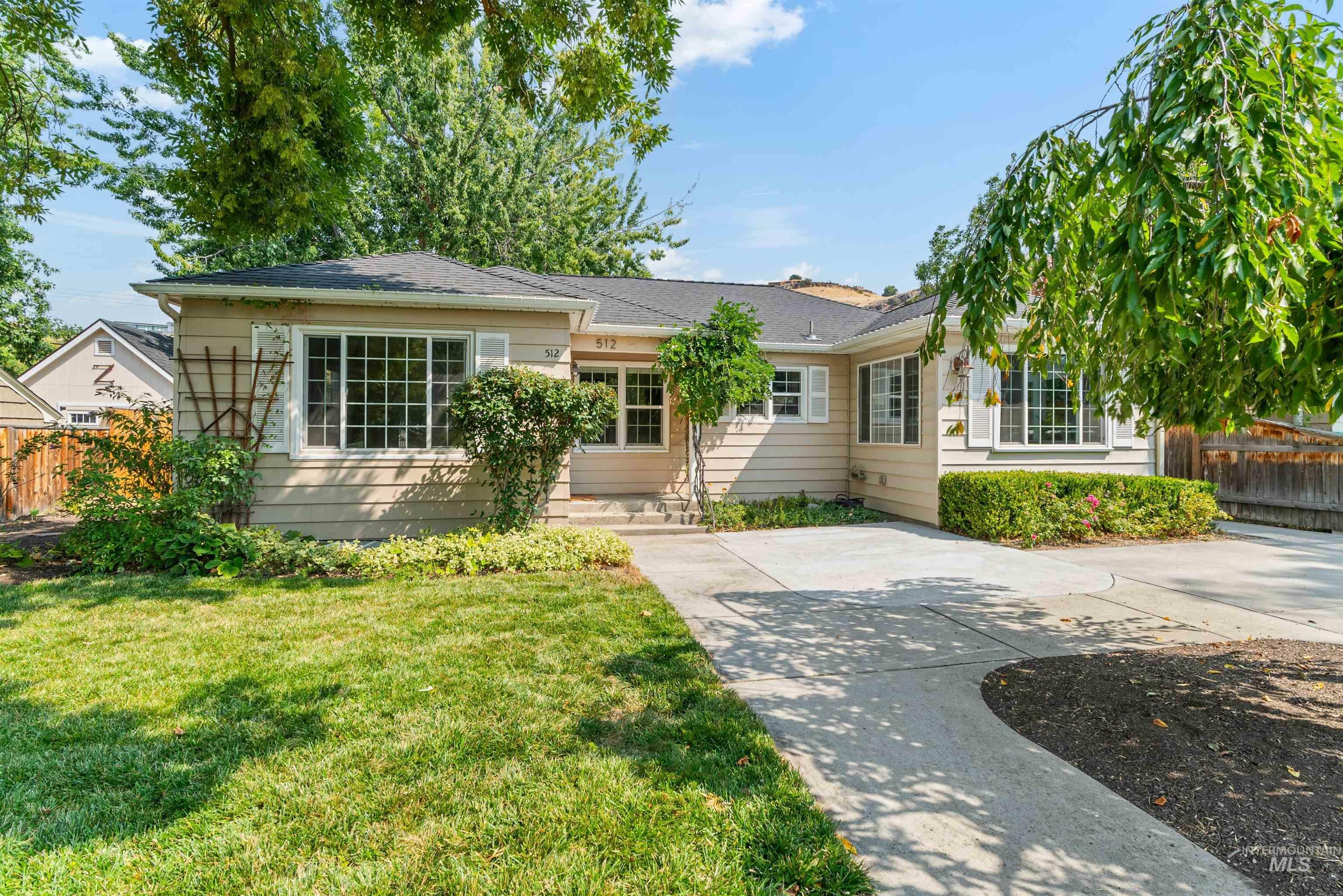 Property Photo:  512 N Brookdale Dr  ID 83712 