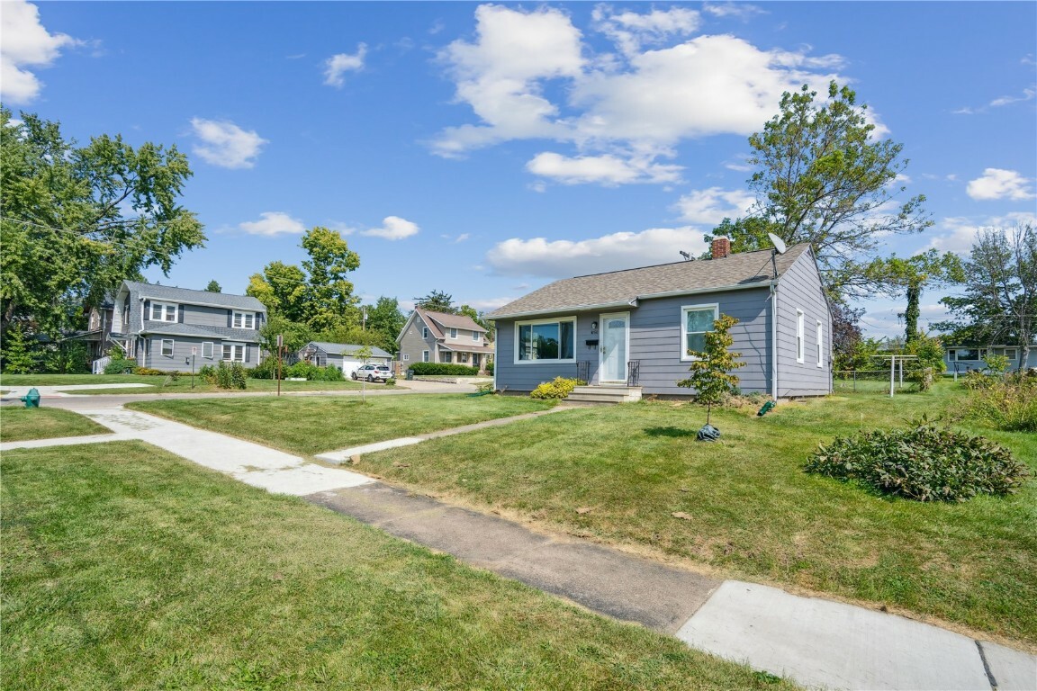 Property Photo:  1060 17th Street NE  IA 52402 