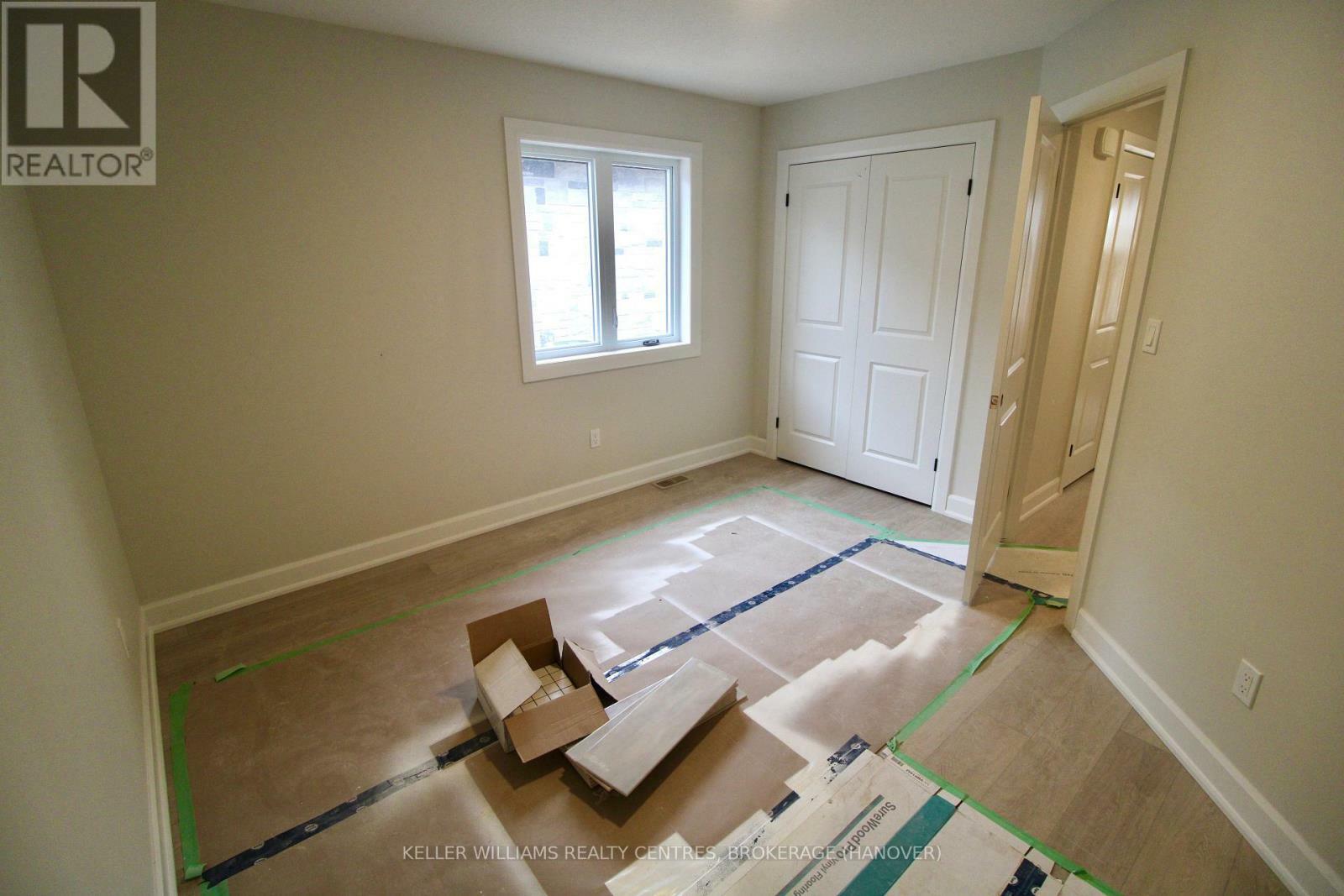 Property Photo:  813 22nd Avenue A  ON N4N 0C5 