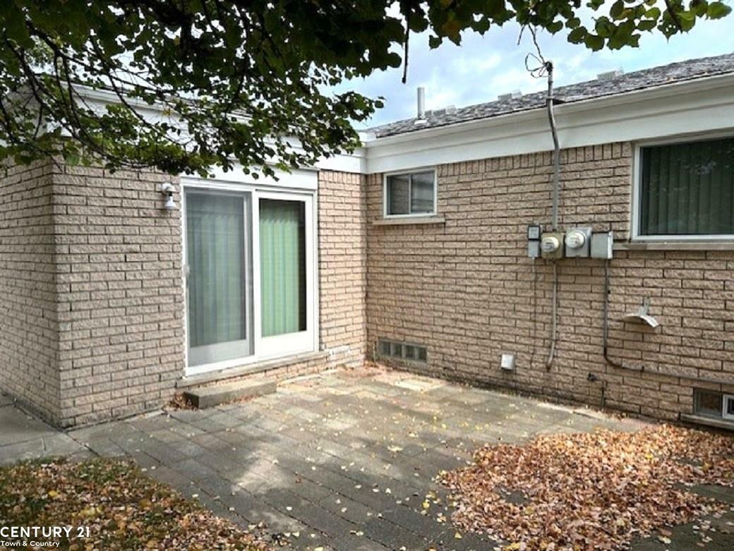 Property Photo:  33465 Stonewood  MI 48312 