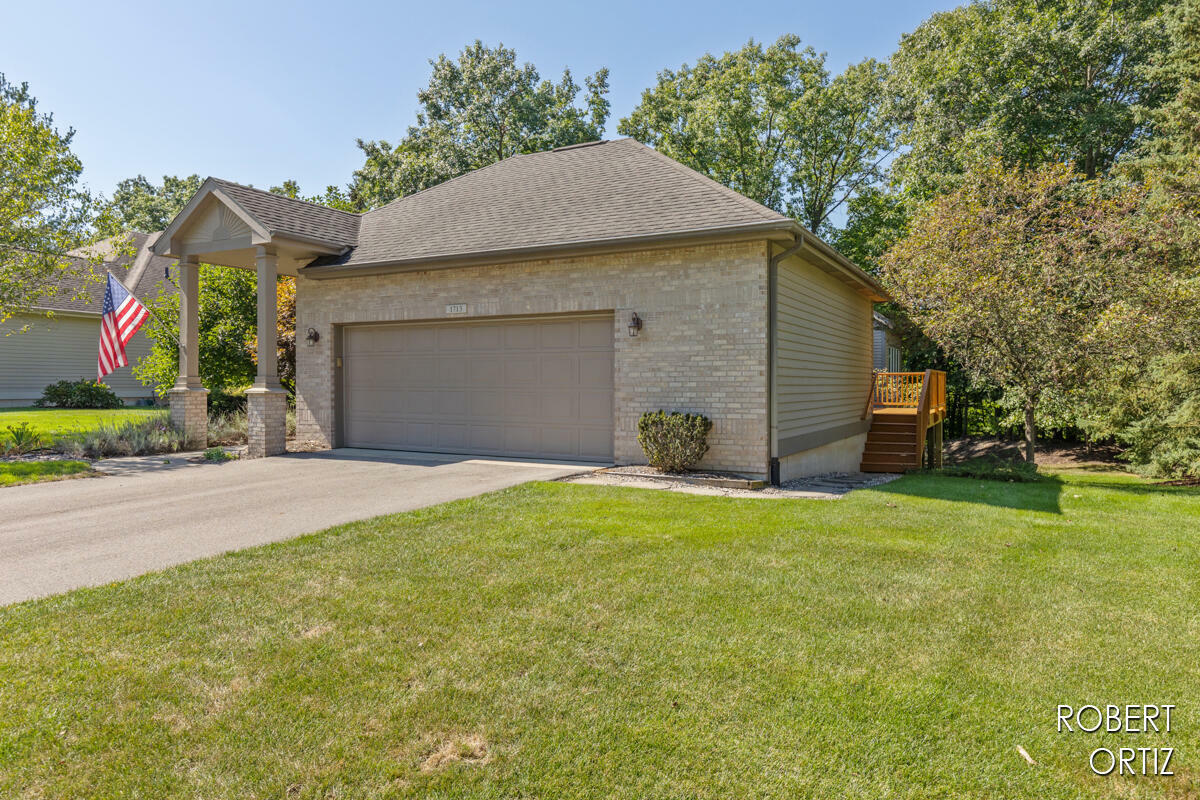 Property Photo:  1713 Clear Creek Court NE  MI 49505 