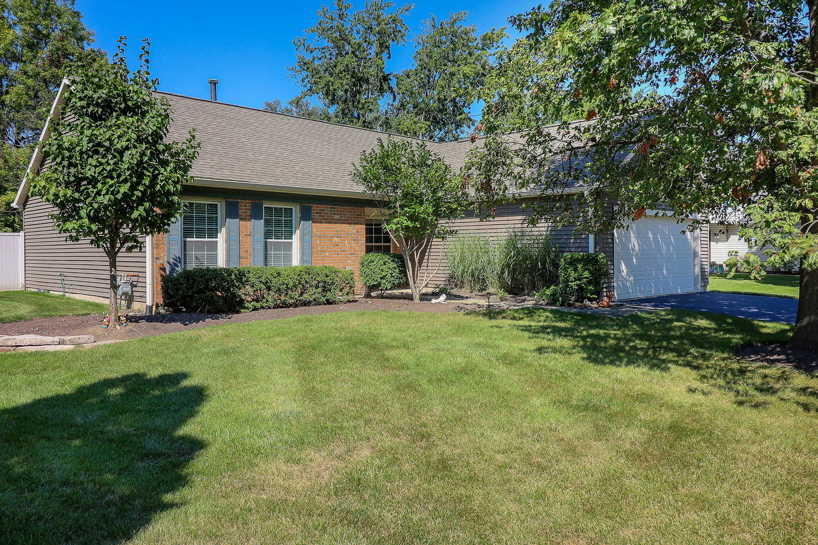 Property Photo:  1755 Clydesdale Drive  IL 60189 