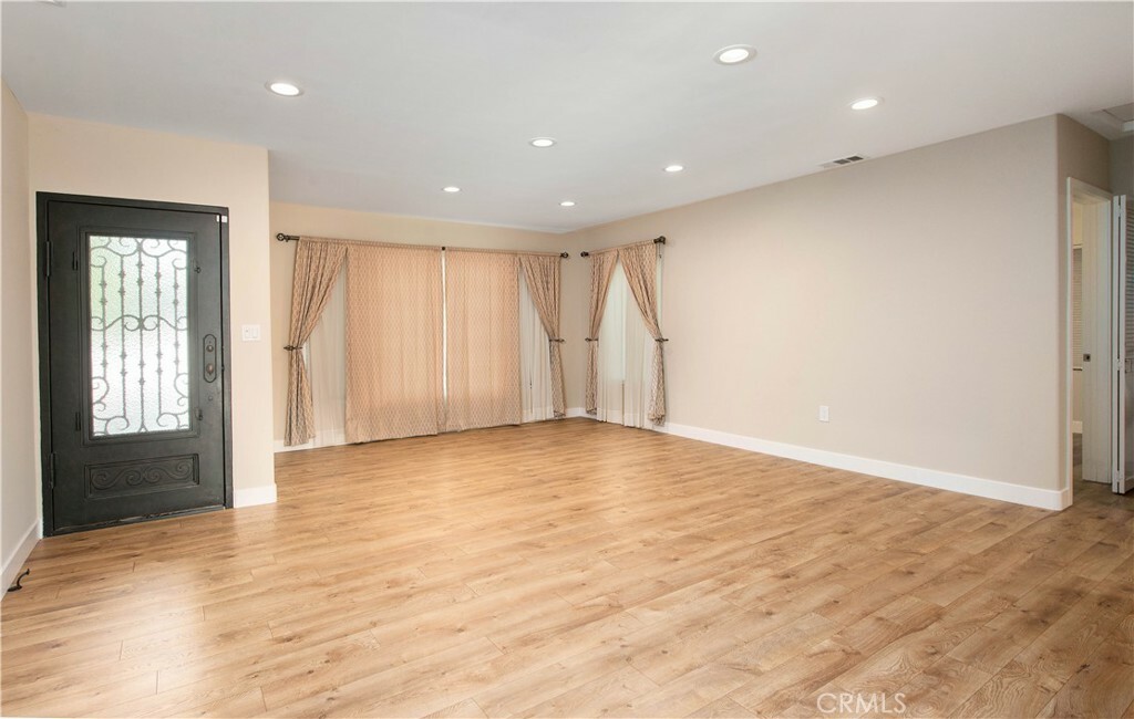 Property Photo:  6528 Yarmouth Avenue  CA 91335 