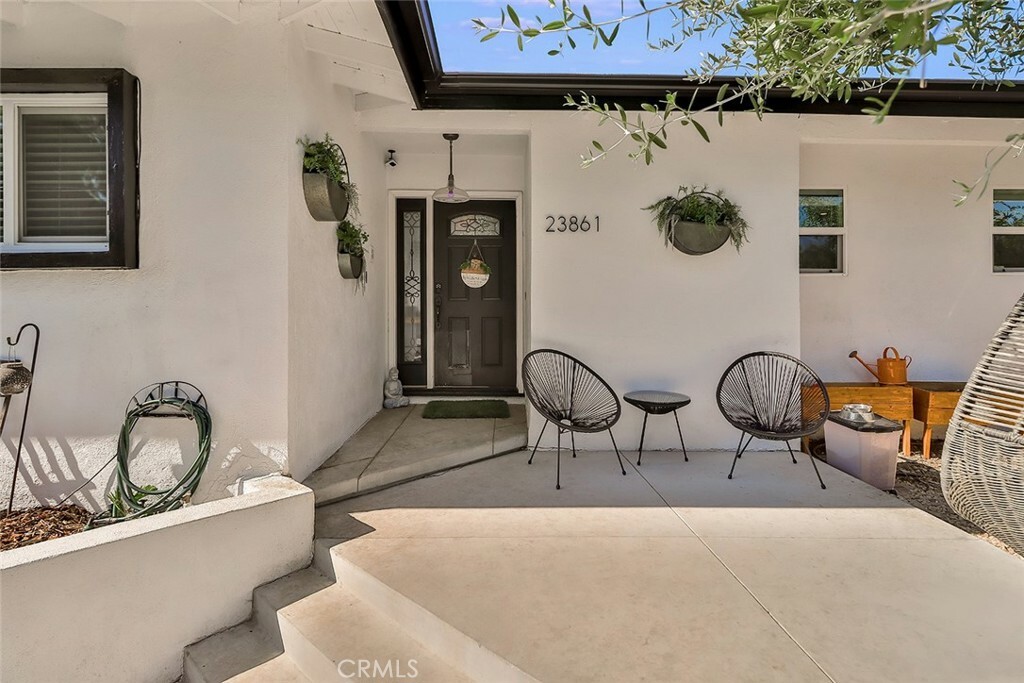 Property Photo:  23861 Califa Street  CA 91367 