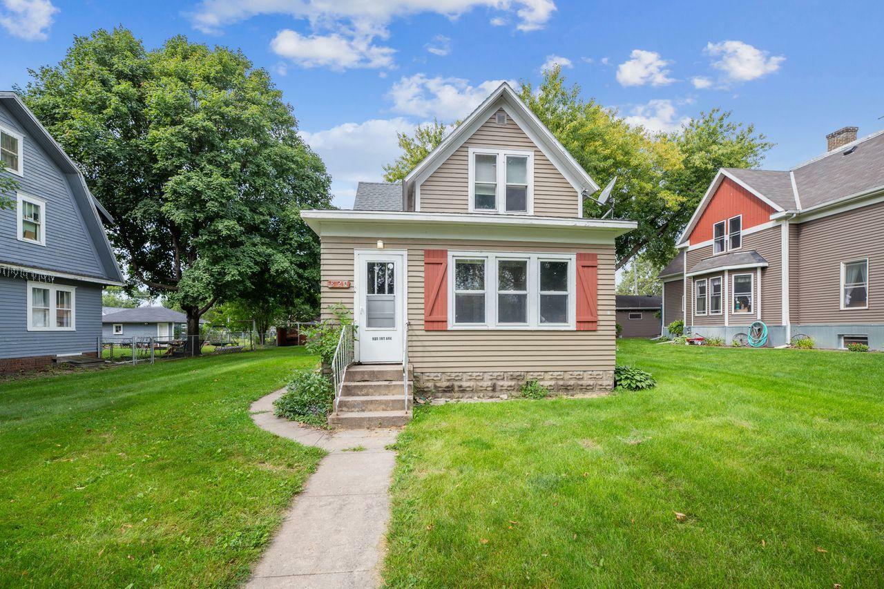 Property Photo:  820 1st Avenue  MN 55335 