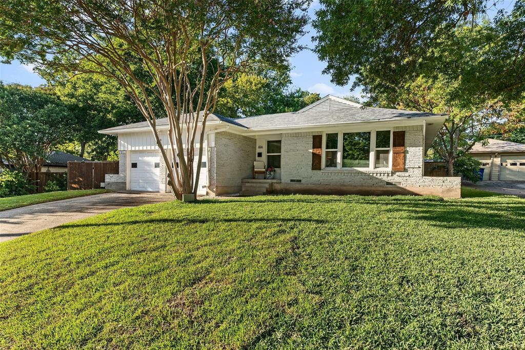 Property Photo:  814 Peavy Road  TX 75218 