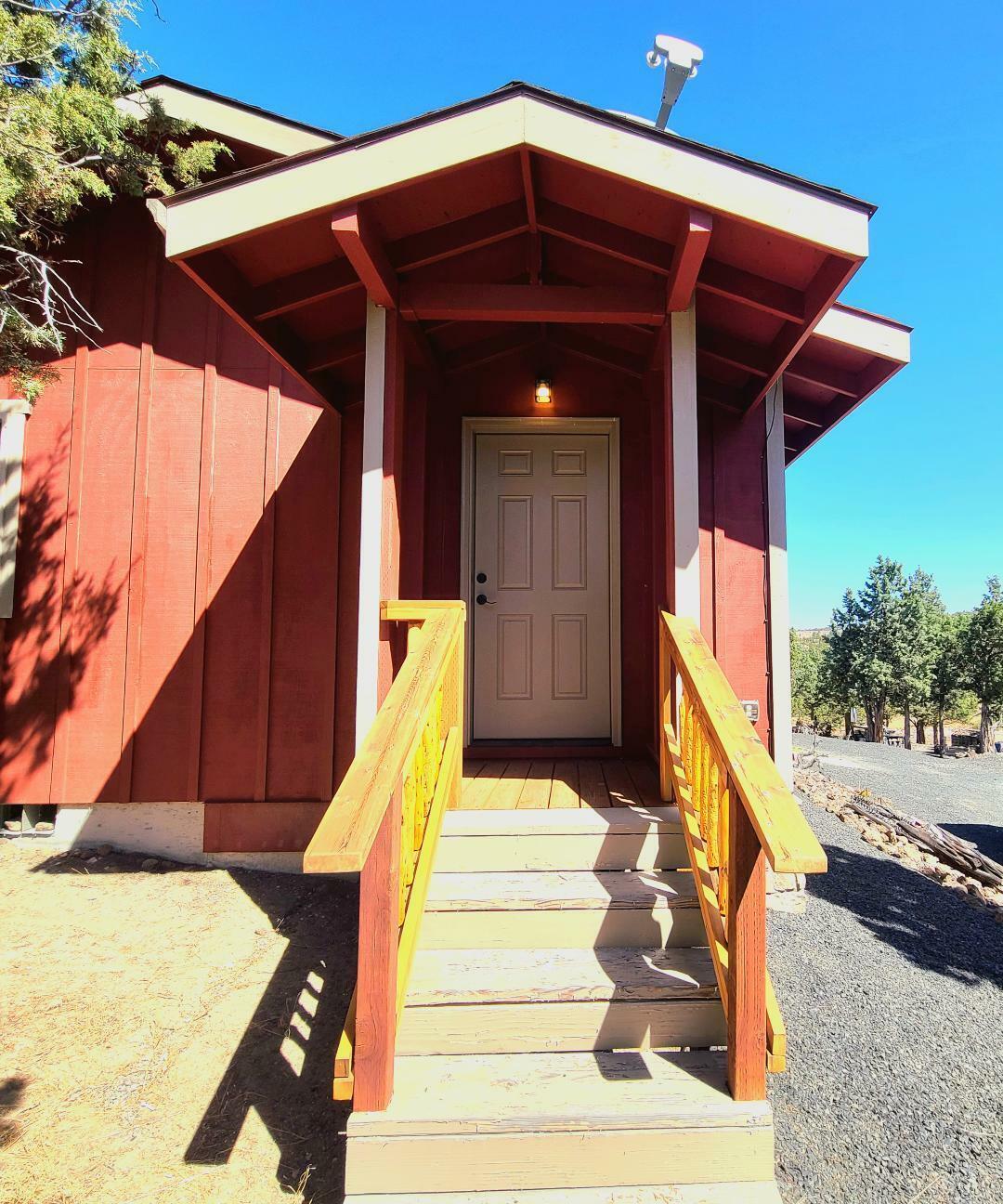 Property Photo:  7955 SE Walther Loop  OR 97754 