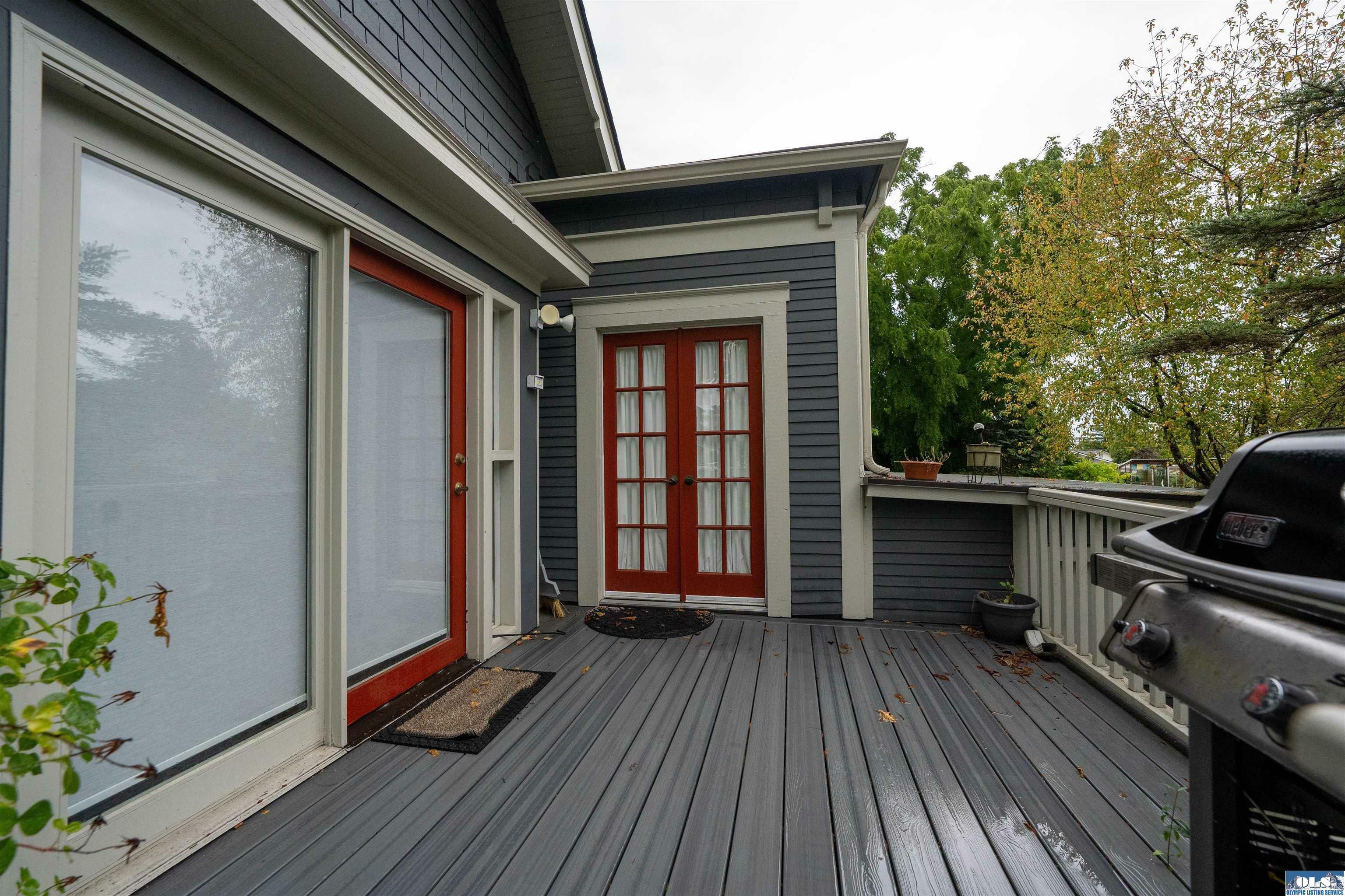 Property Photo:  519 W 12th Street  WA 98362 