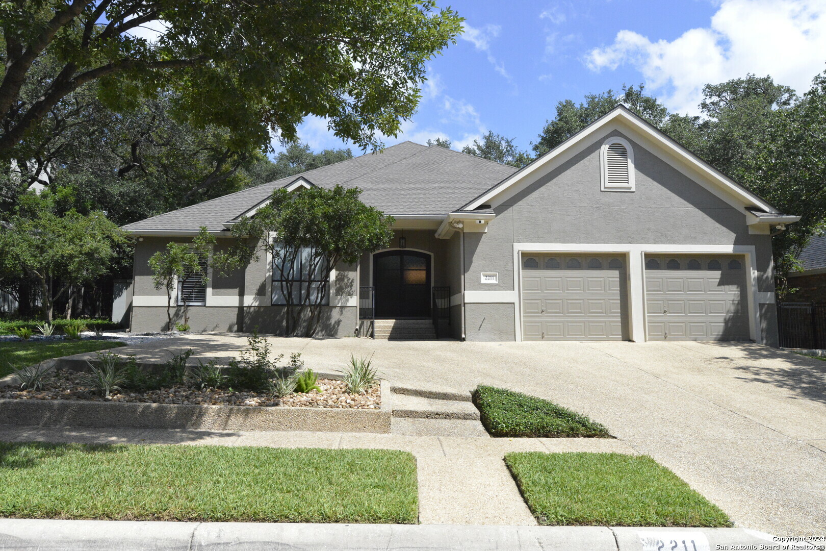 Property Photo: 2211 Postoak Ct TX 78248