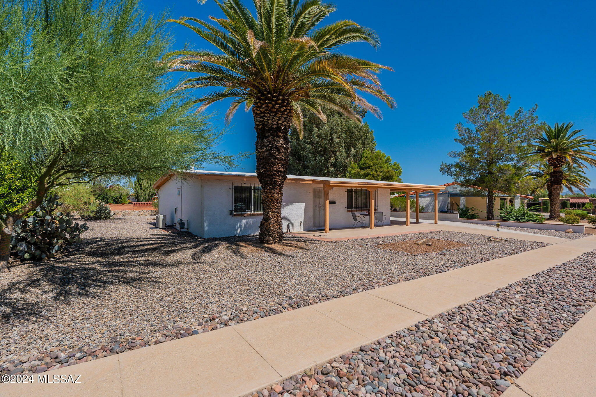 Property Photo:  141 E El Naranjo  AZ 85614 