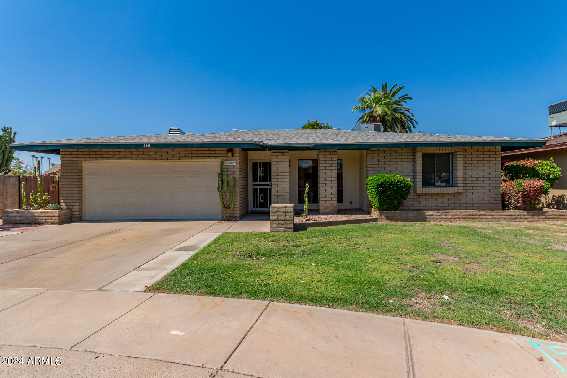 Property Photo:  1646 S Pecan Circle  AZ 85202 