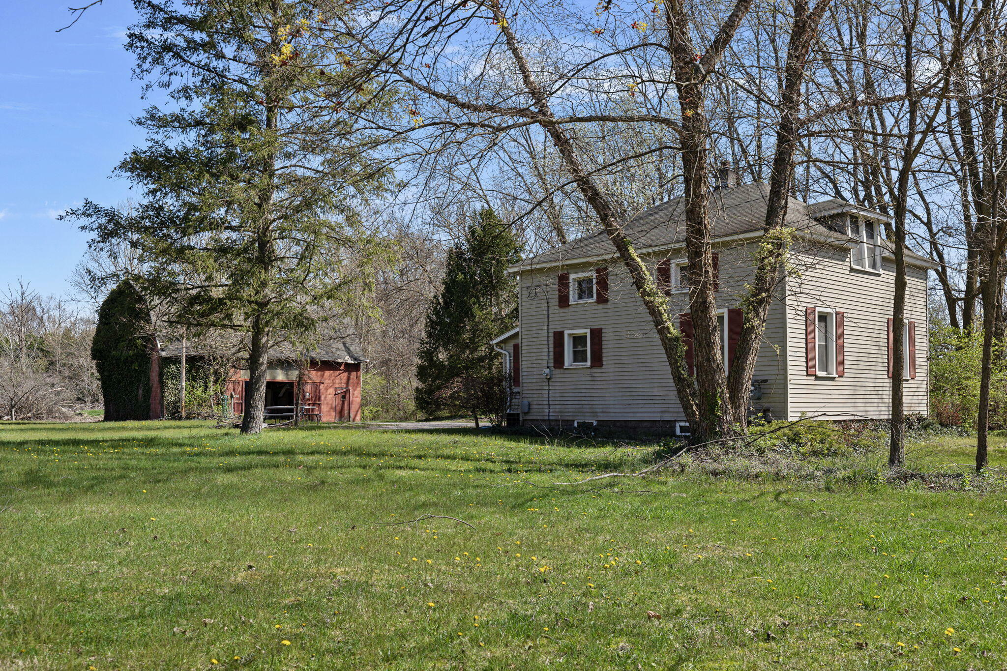 Property Photo: 5001 Hipps Hollow Road MI 49111