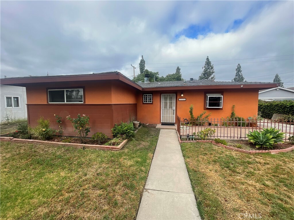 Property Photo:  1206 S Karen Avenue  CA 92704 