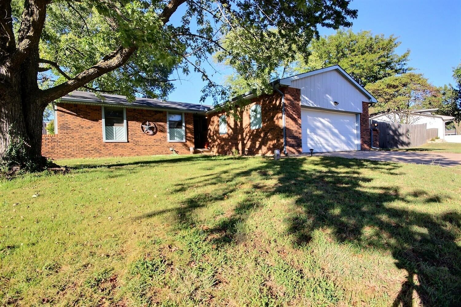 Property Photo:  411 S Washington  KS 67013 