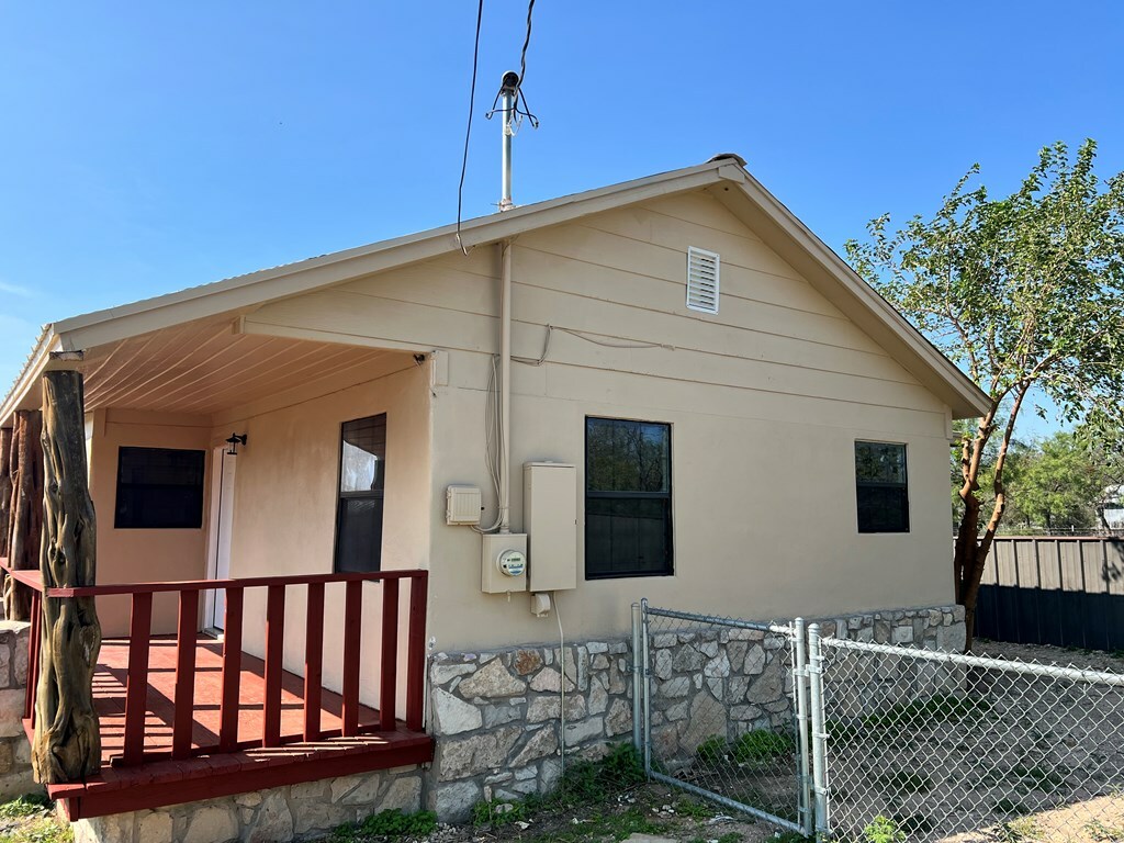 Property Photo:  415 Montague Ave  TX 76905 