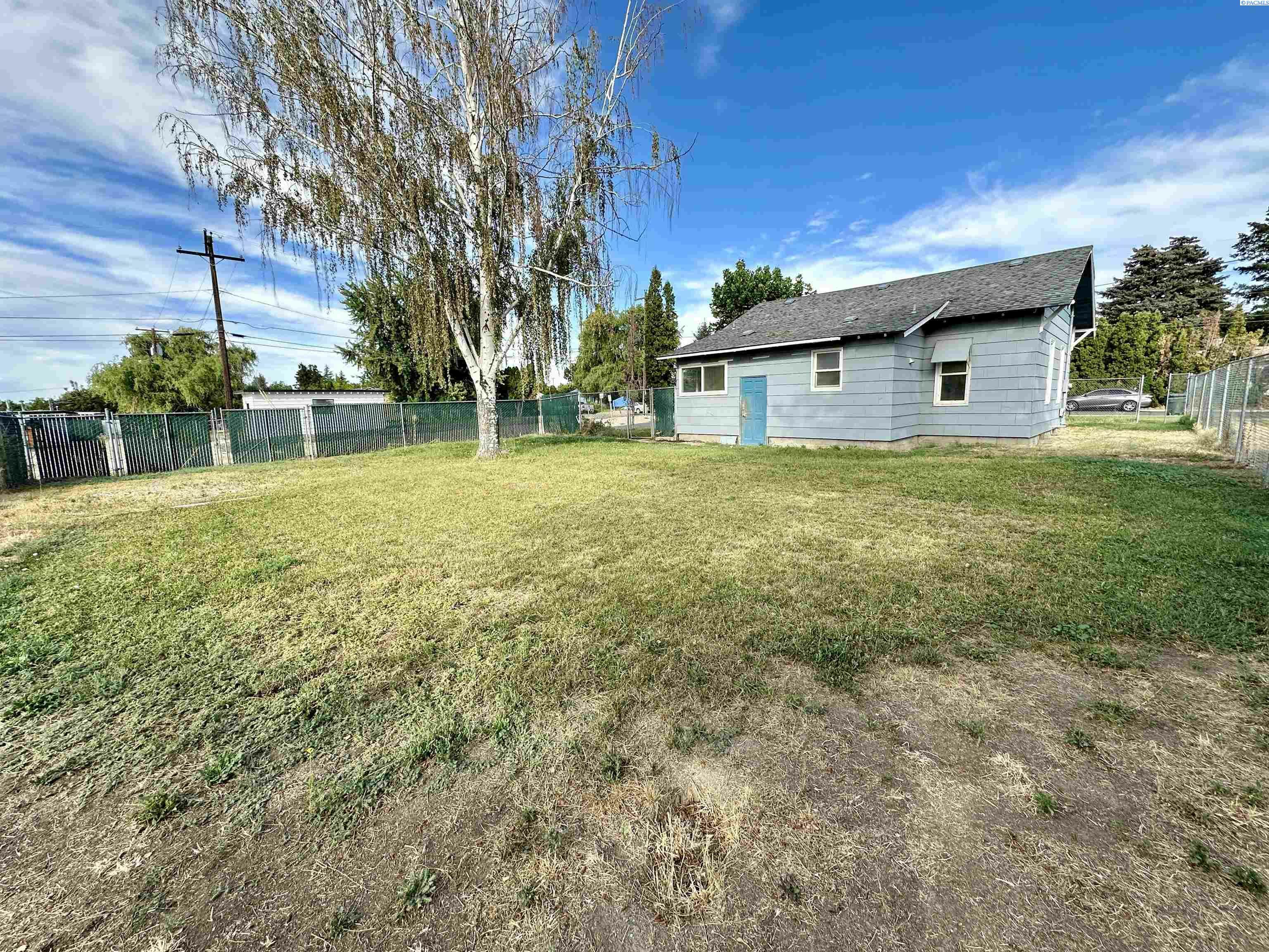 Property Photo:  1000 Hillcrest St  WA 98930 