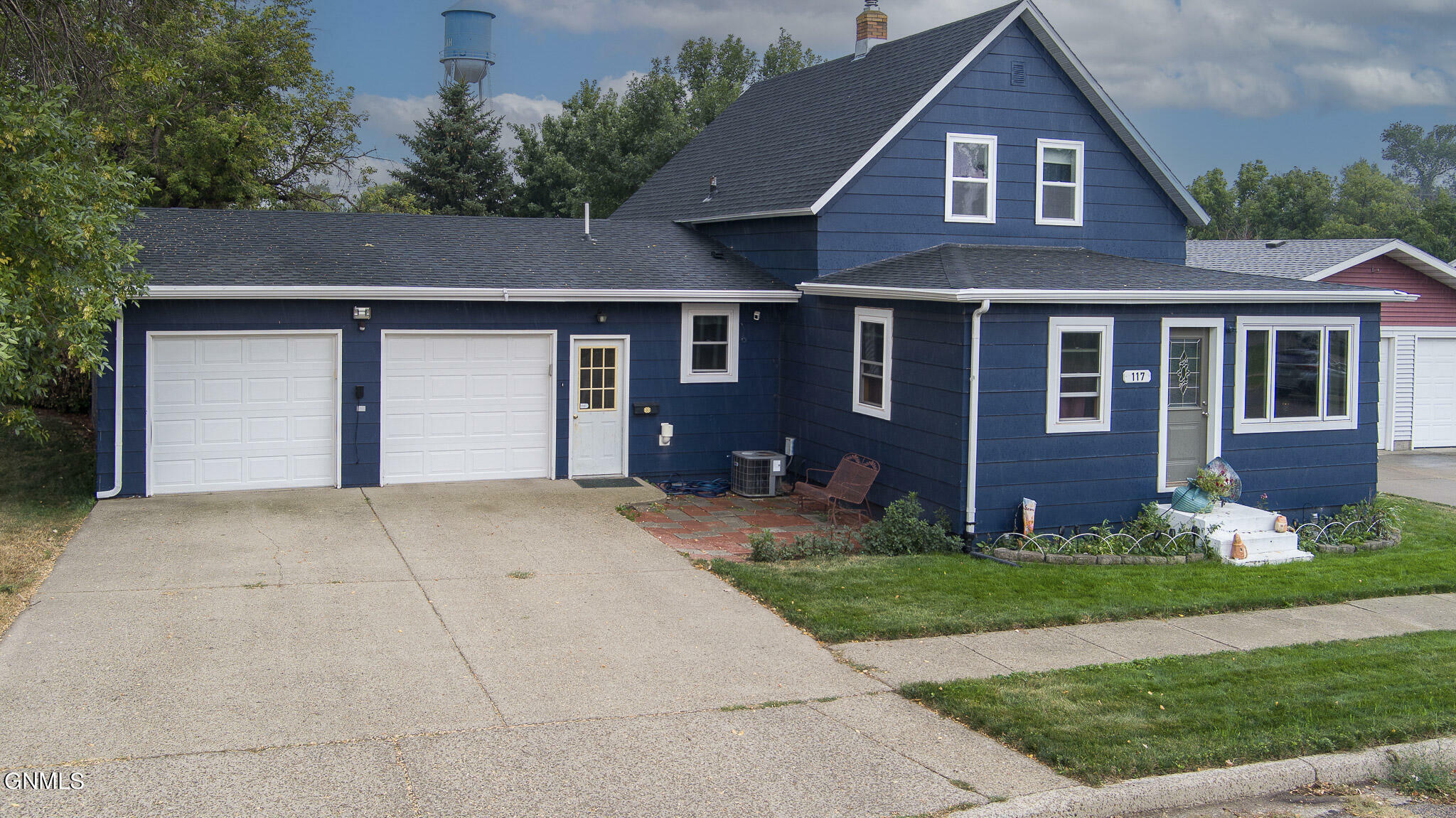 Property Photo:  117 4th Street NW  ND 58523 