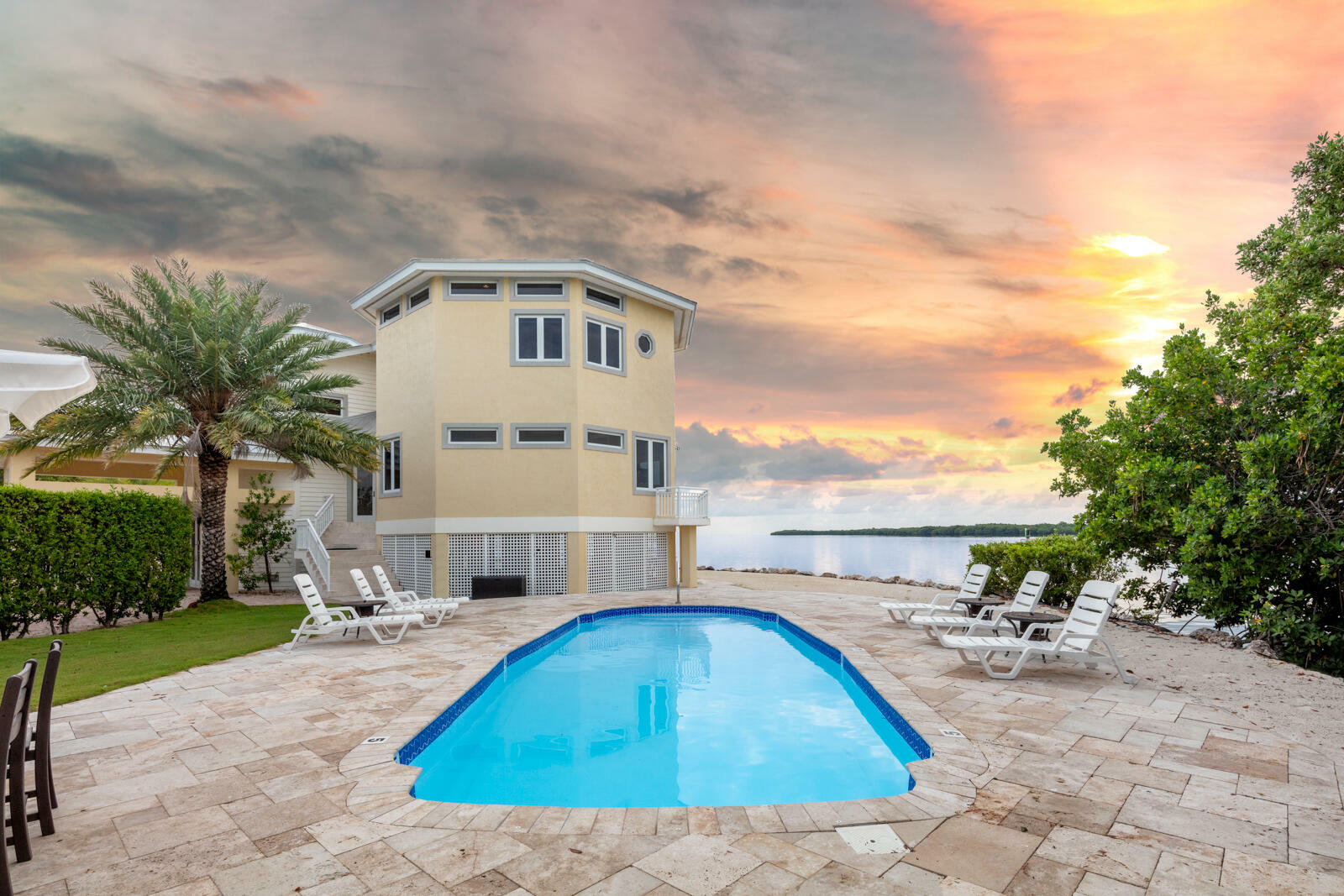 Property Photo:  57 Garden Cove Drive  FL 33037 