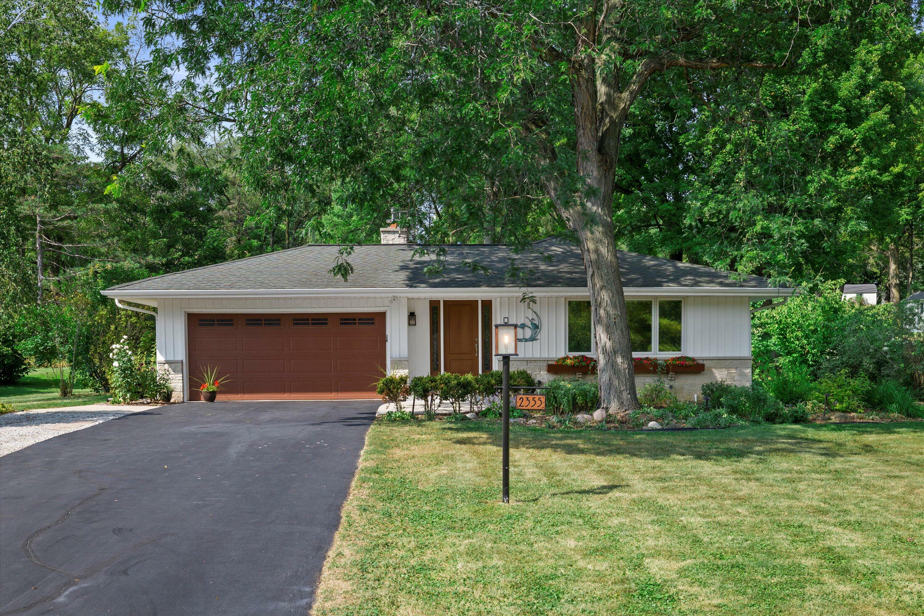 Property Photo:  2355 Rockway Ln  WI 53005 