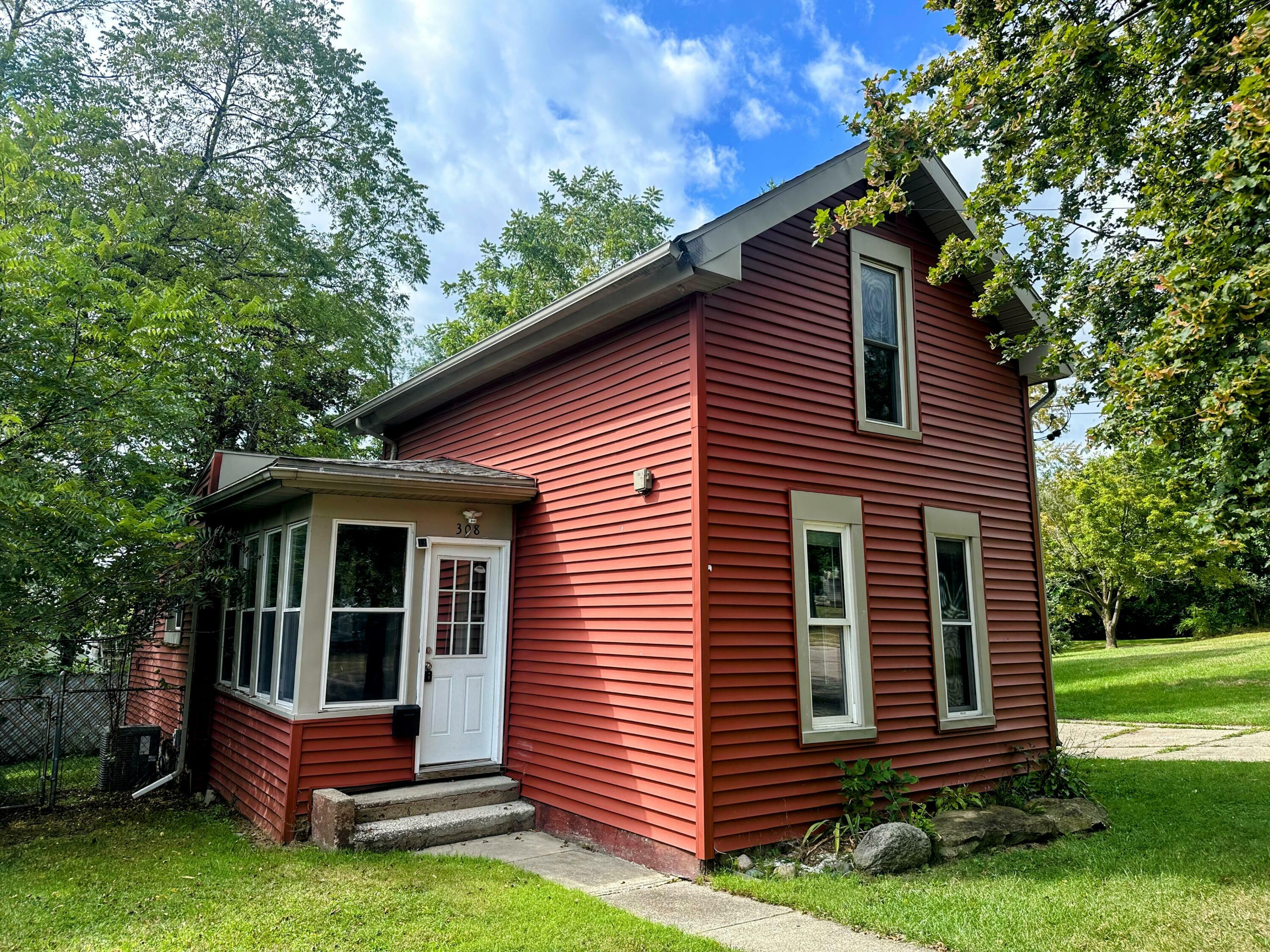 Property Photo:  308 N State Street  MI 49201 