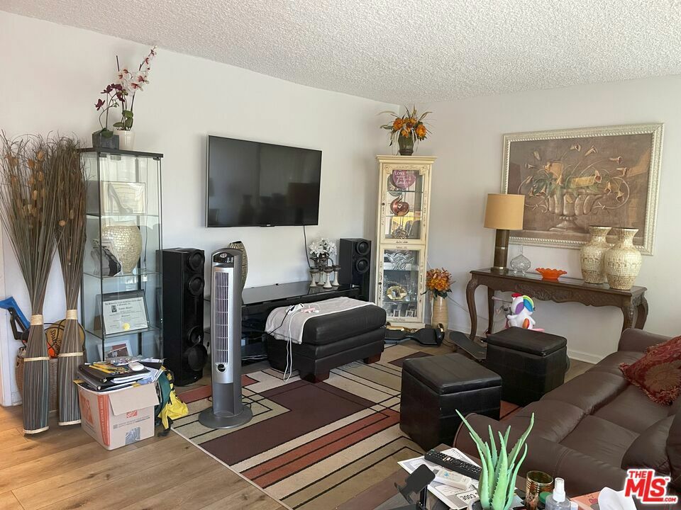 Property Photo: 8649 Sunland Boulevard 5 CA 91352