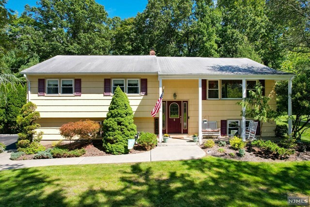 Property Photo:  71 Thackeray Road  NJ 07436 