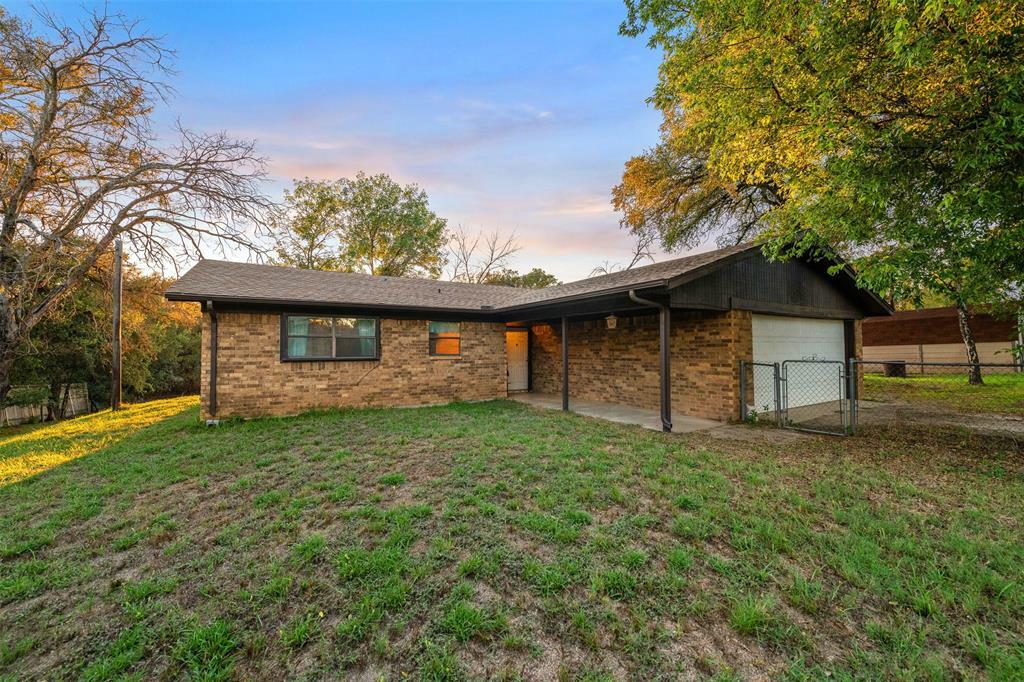 Property Photo:  140 Parsonage Street  TX 76020 