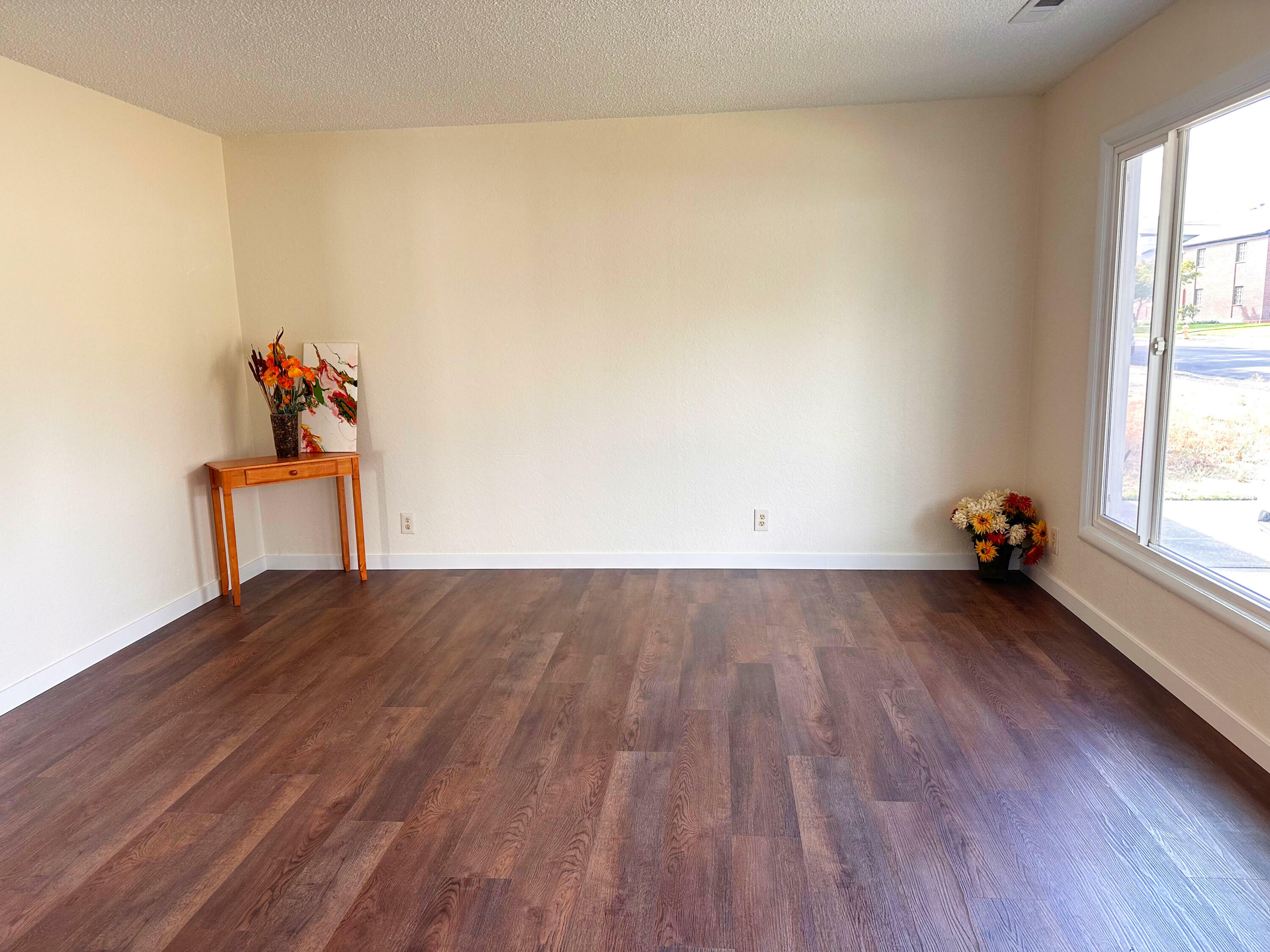 Property Photo:  621 S Ivy Street  OR 97501 