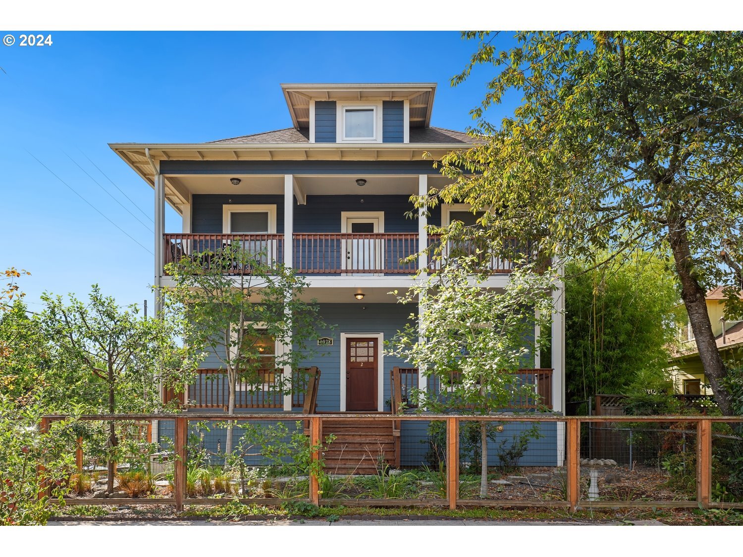 Property Photo: 6928 SE Raymond Ct 2 OR 97206