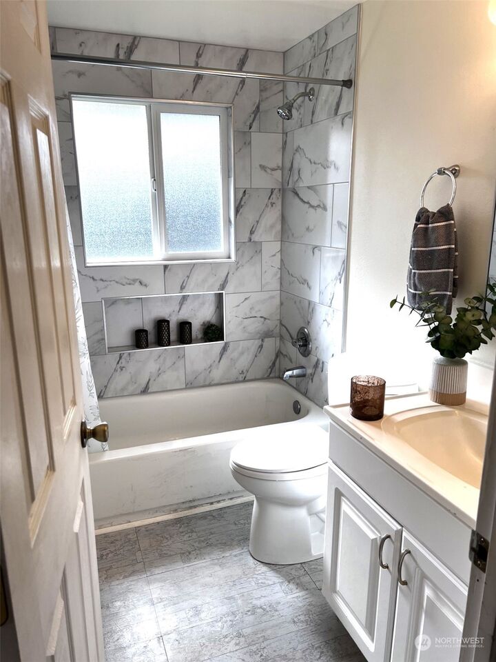 Property Photo:  30249  2nd Avenue S  WA 98003 